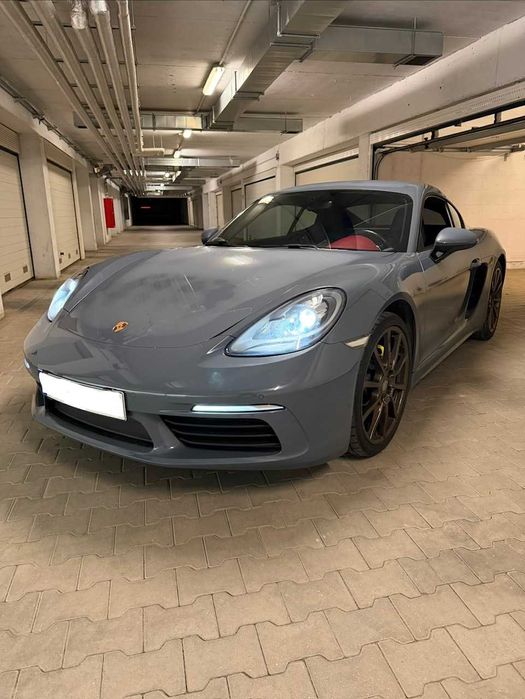 Porsche 718 Cayman Coupe 300KM