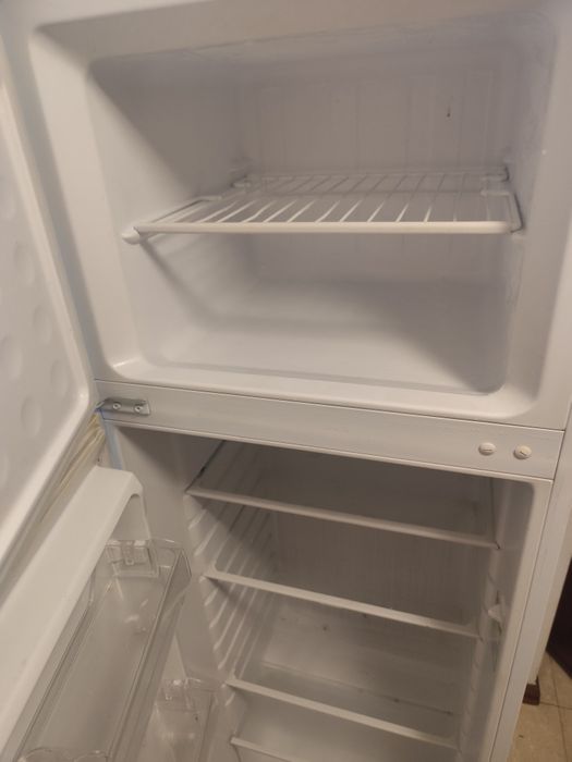 Frigorífico em ótimo estado de funciona(geladeira)mento