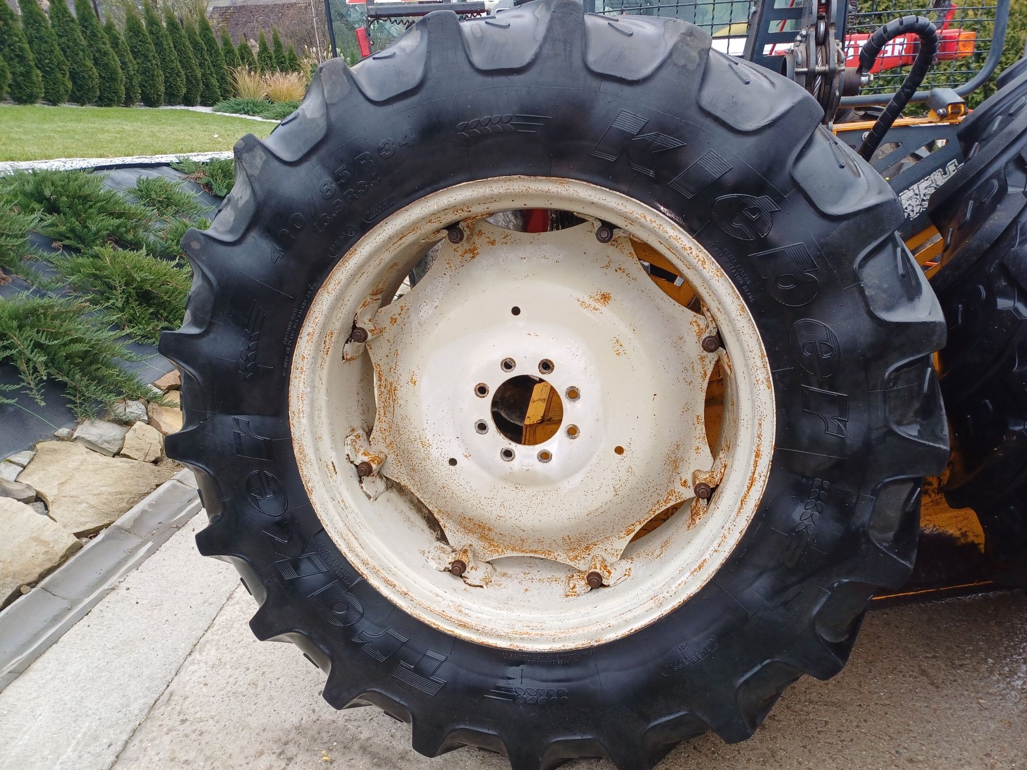 Kola opony felgi do ciagnika fiat new holland case renault 420 .85 34