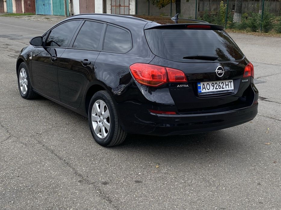 Продаю Opel Astra J 2011 рік