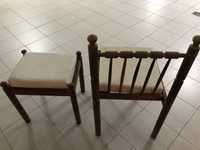 Conjunto Cadeira e banco de madeira
