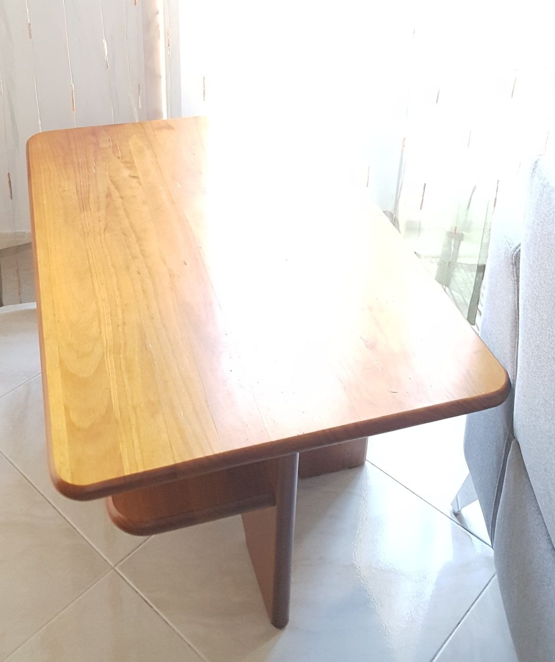 Vendo mesa apoio em pinho tratado cor mel da marca Cerne, original