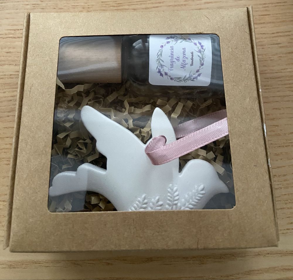 Caixa com peça gesso perfumado e fragância de alfazema