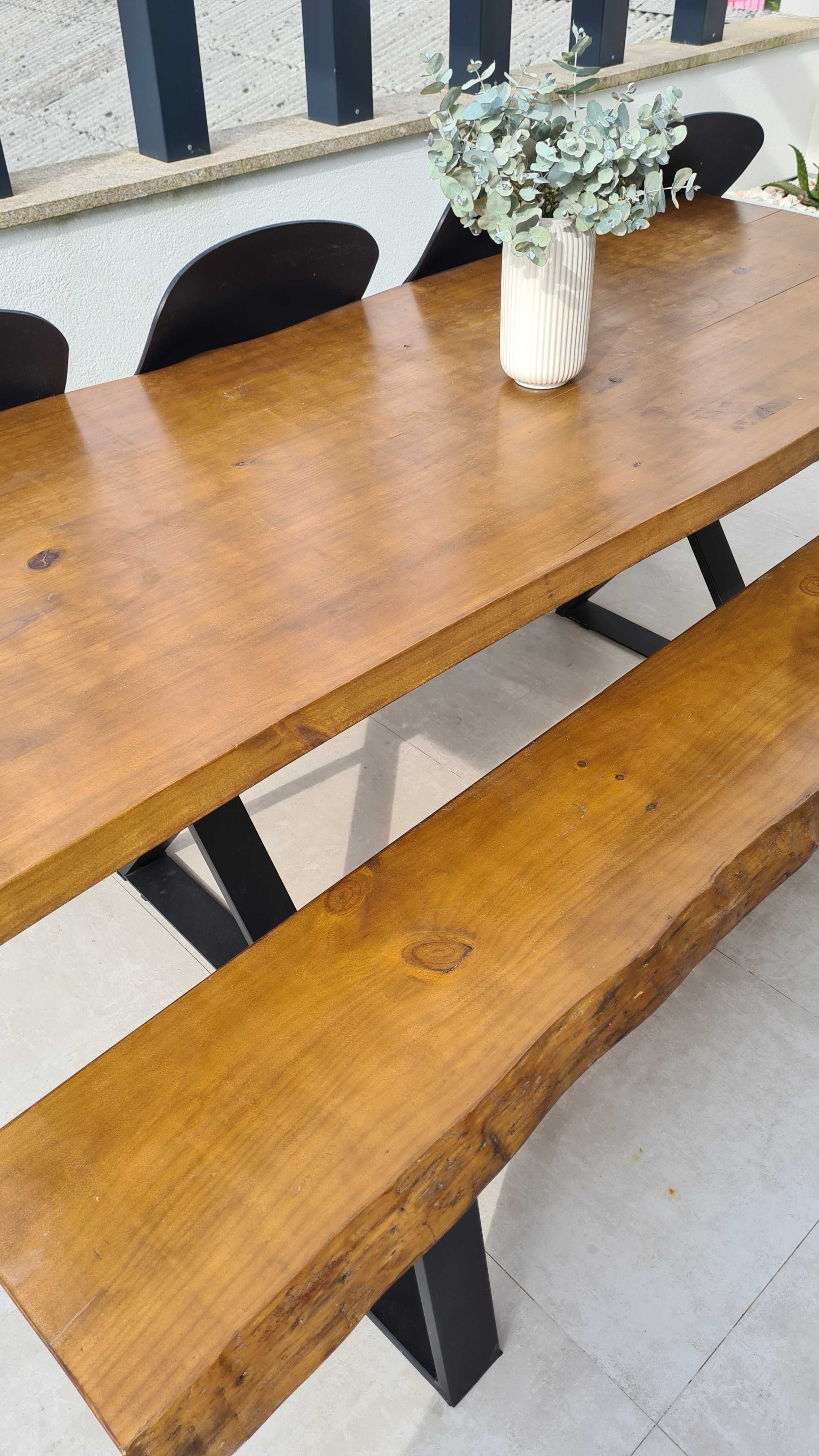 Conjunto: Mesa e banco em madeira, feitos à mão + 4 cadeiras