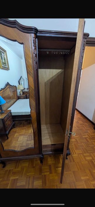 Armario em madeira de cerejeira