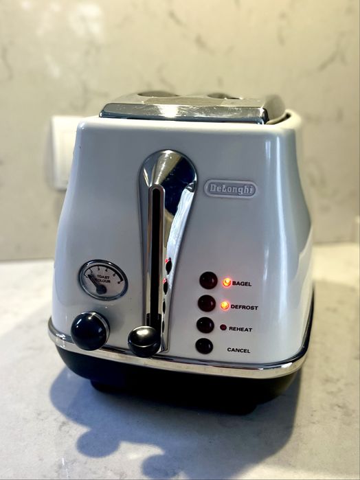 Тостер Delonghi білий
