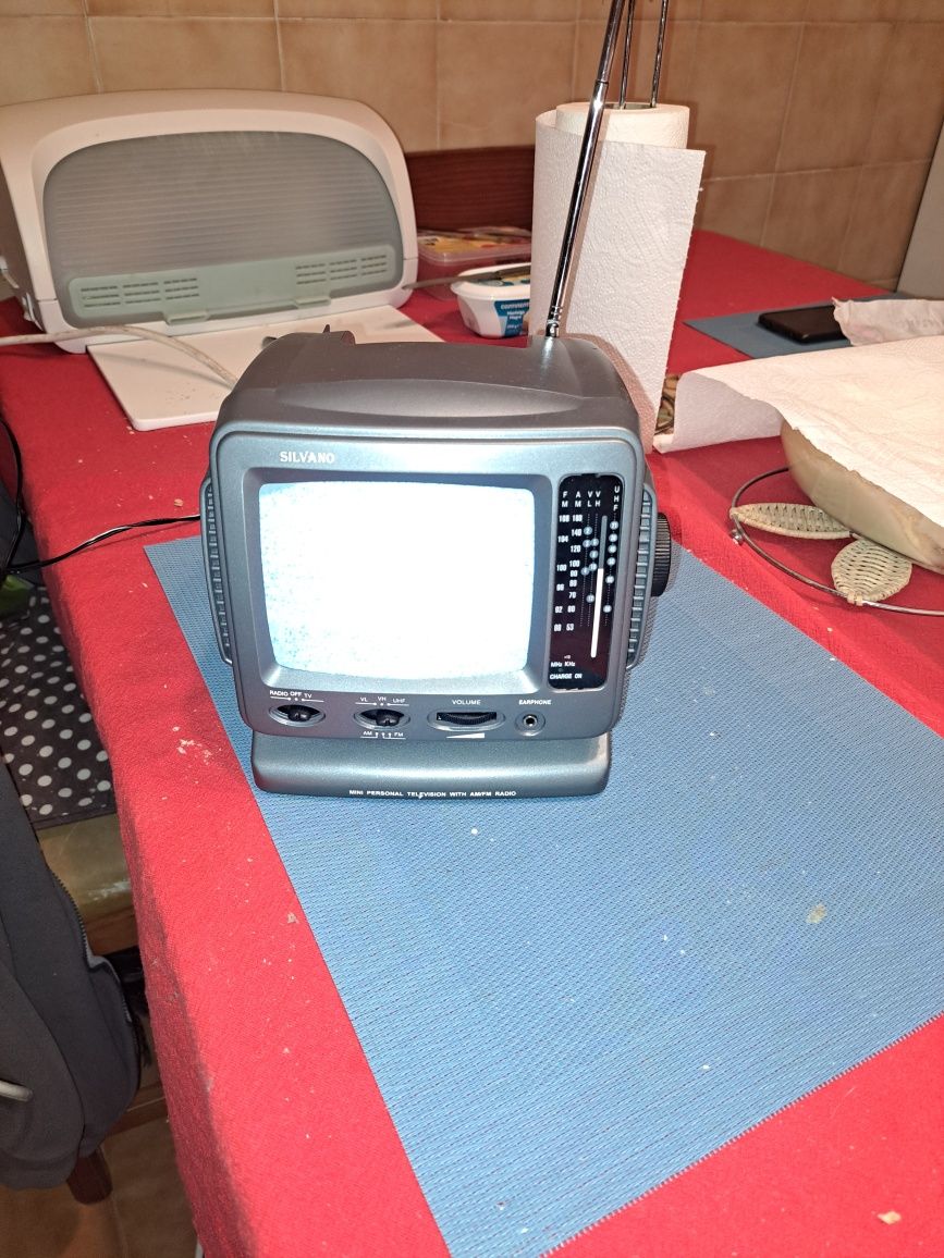 Mini televisor/radio