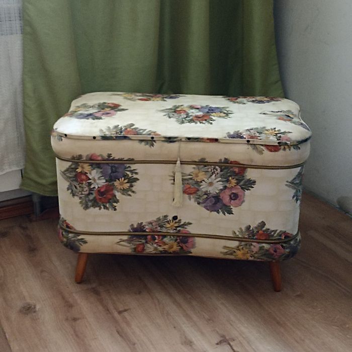 Пуфик -сундук          .