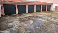 Pinhal Novo, garagem exterior na Rua Mouzinho Albuquerque com 18 m2.