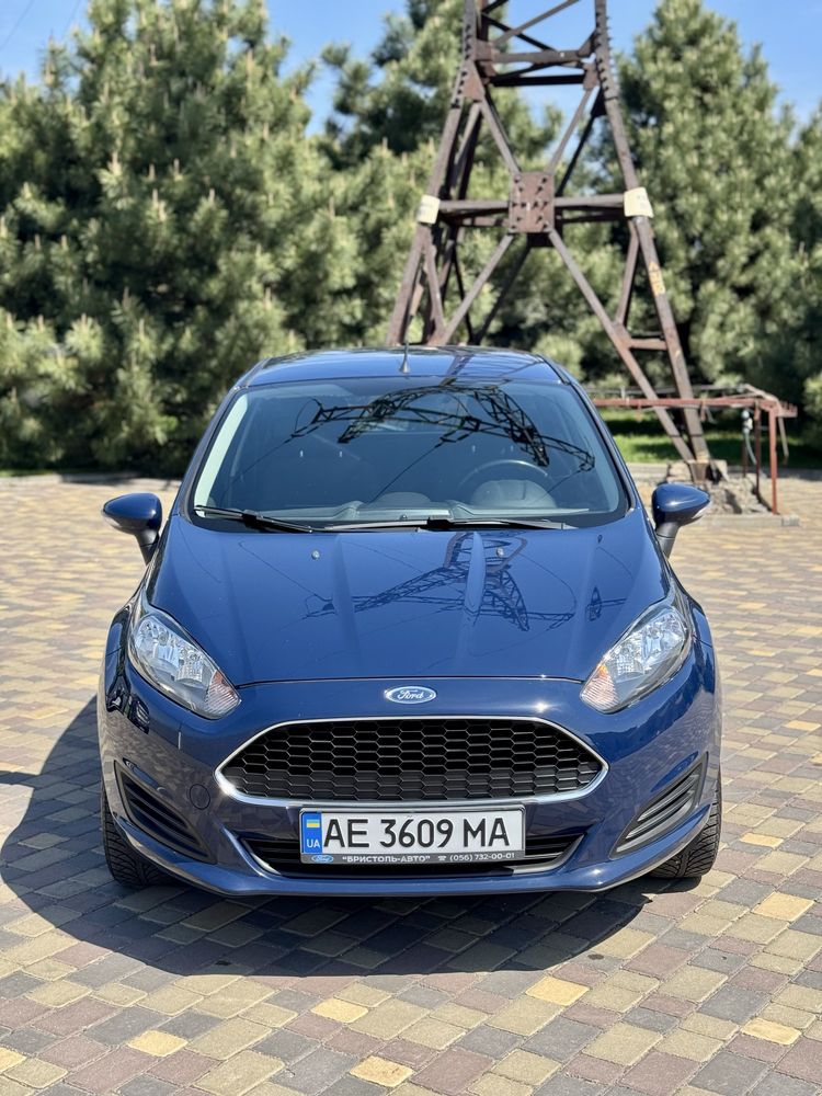 Продам автомобиль Ford Fiesta 2016
