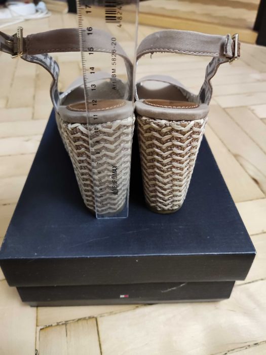 Жіночі босоніжки