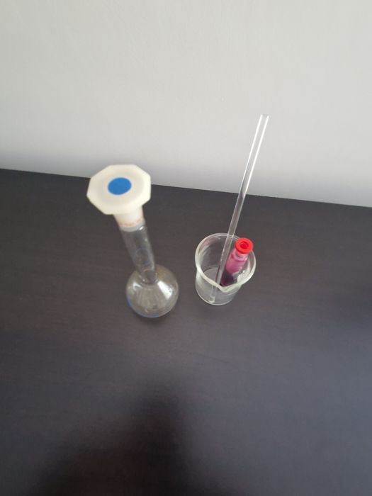 Balão volumétrico, gobelet e bastão de vidro