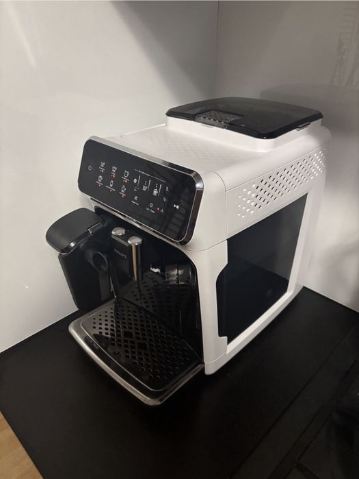 Ekspres ciśnieniowy Philips LatteGo EP3243 - odbiór wola