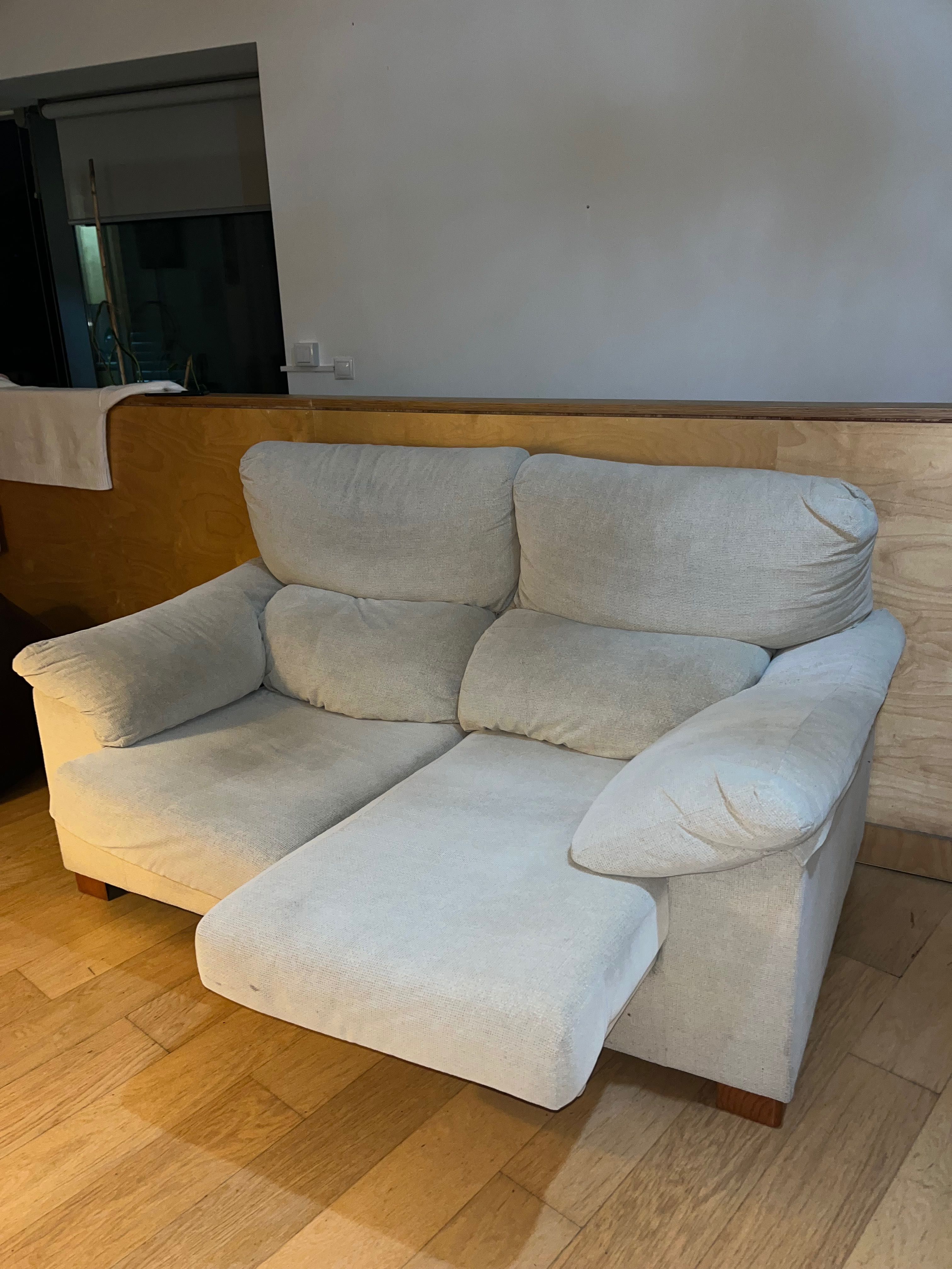 Sofá chaise long - dois lugares