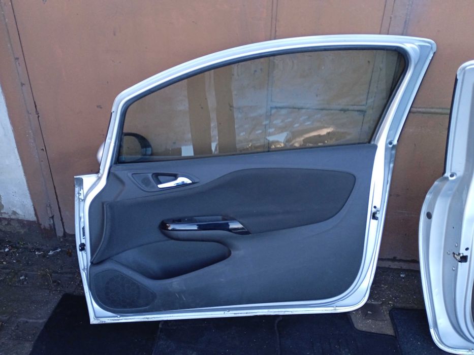 OPEL CORSA E 3D drzwi przednie prawe Z176