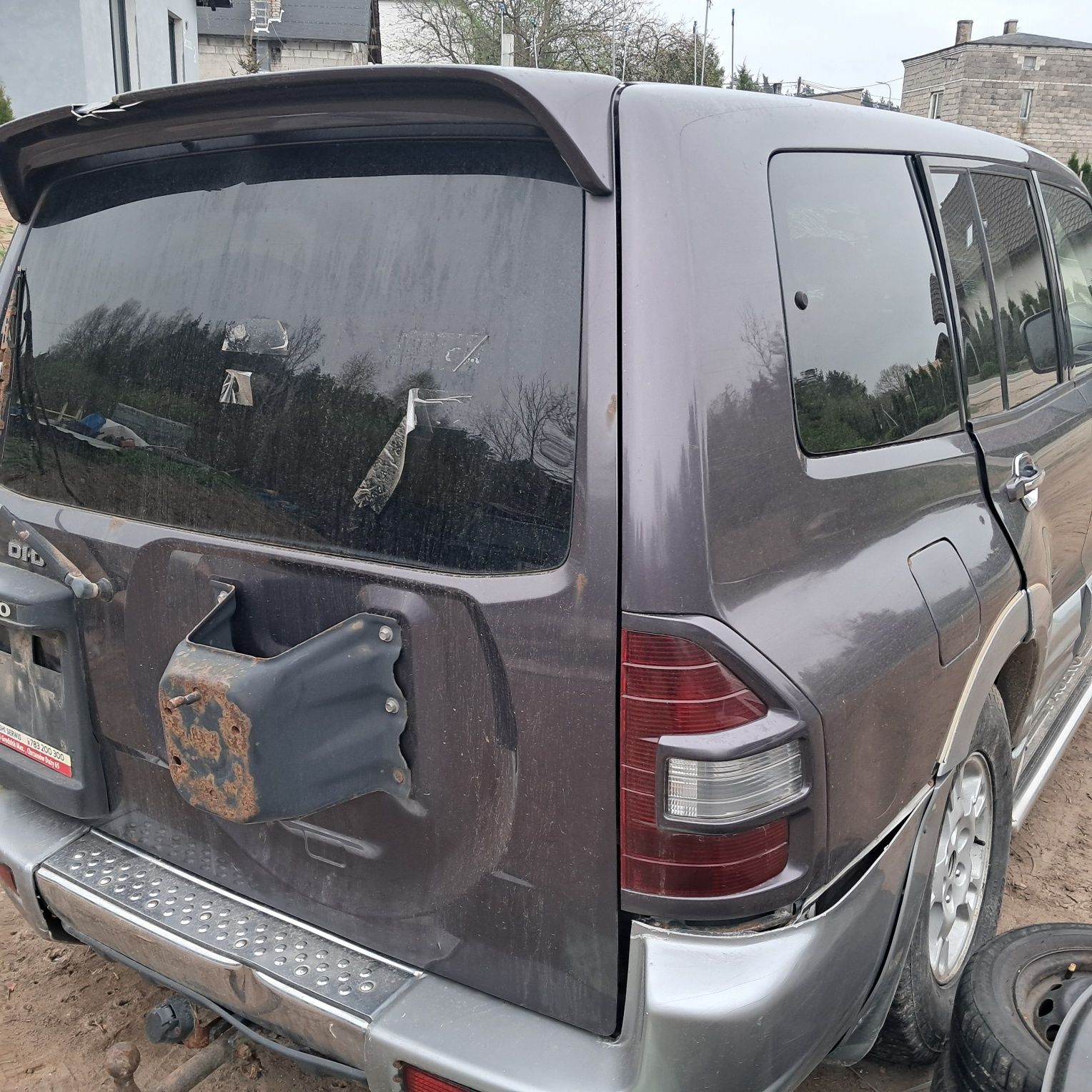 Szyba tył Mitsubishi Pajero