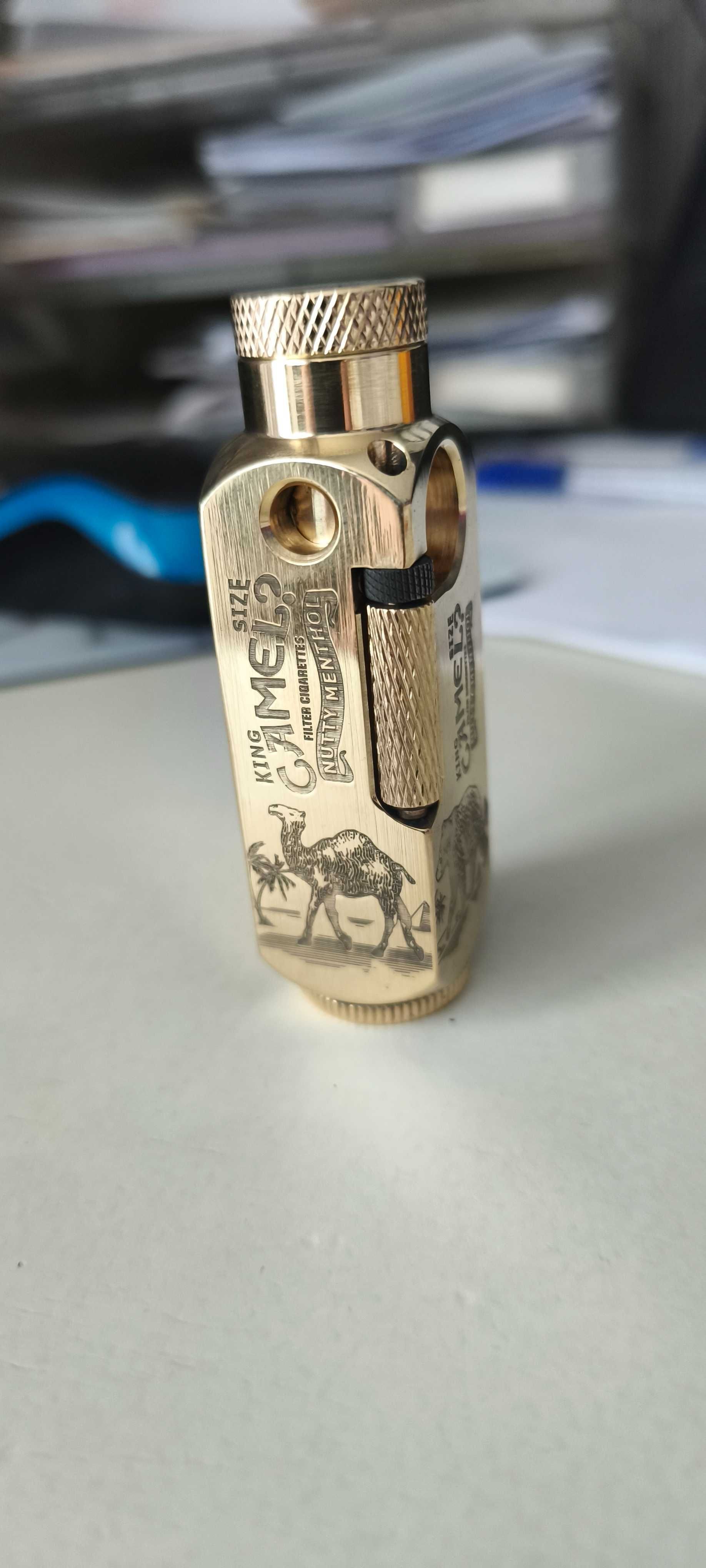 Mosiężna zapalniczka na benzynę CAMEL grawerowana
