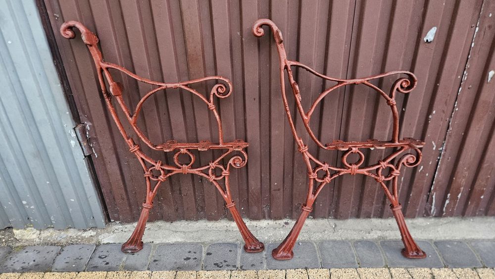 Nogi do ławki żeliwnej – solidna, ozdobna