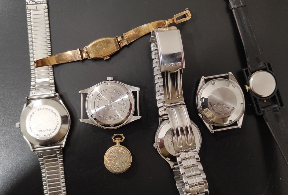 6 Relógios mecânicos e 1 de quartzo.
6 Relógios 
6 Relógios mecânicos