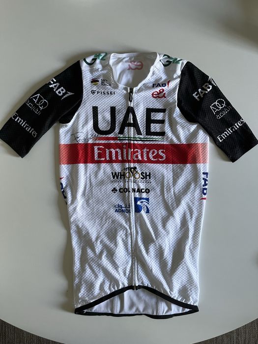 Jersey UAE autografado pelo Tadej Pogačar