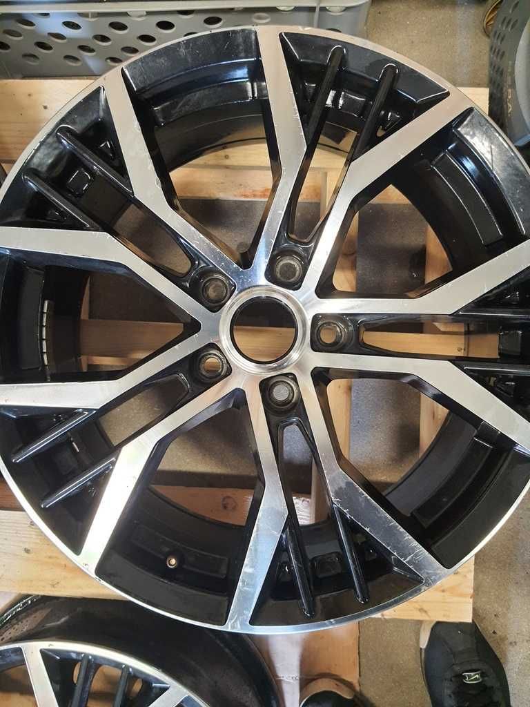 3x Felga VW Golf VII R-line, GTD, GTI, 17x7.0 ET38 5x112