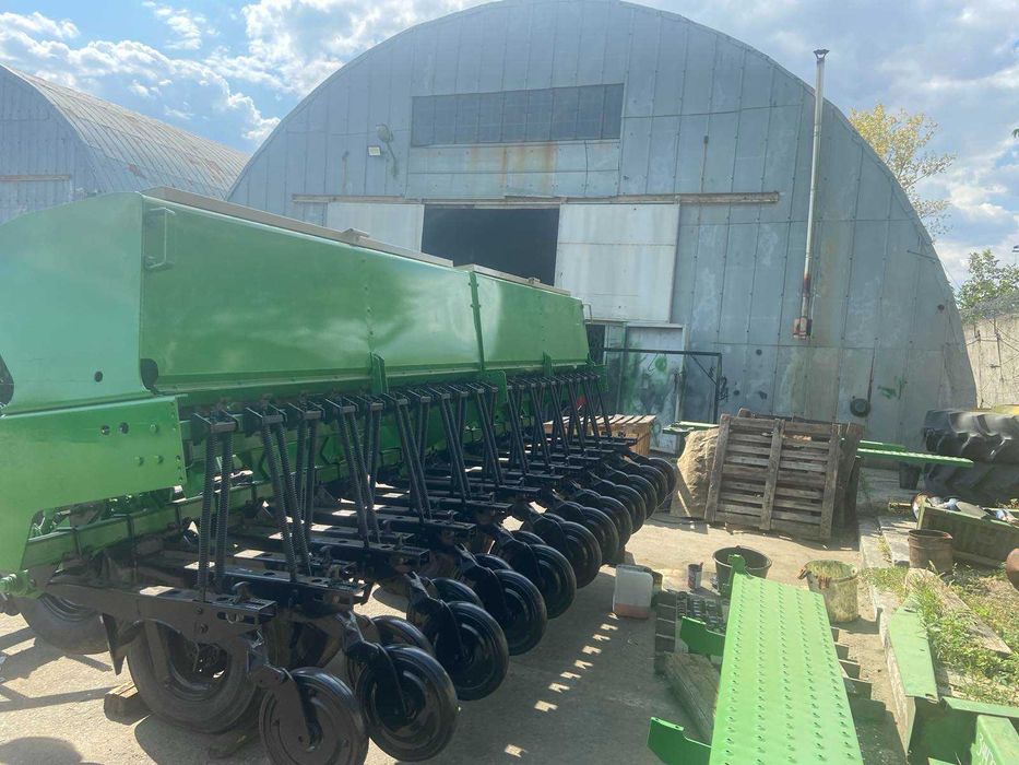 Здаємо в оренду половина ангару