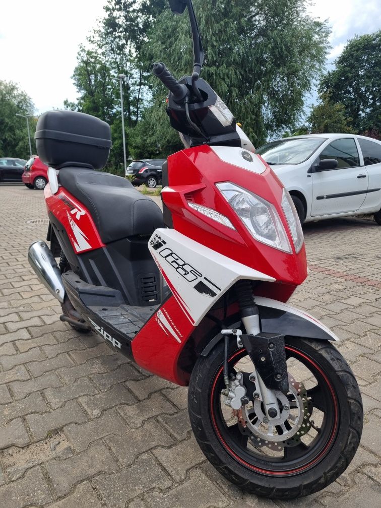 Skuter Zipp Quantum R 125  / 2 kaski / Rękawice / Zadbany
