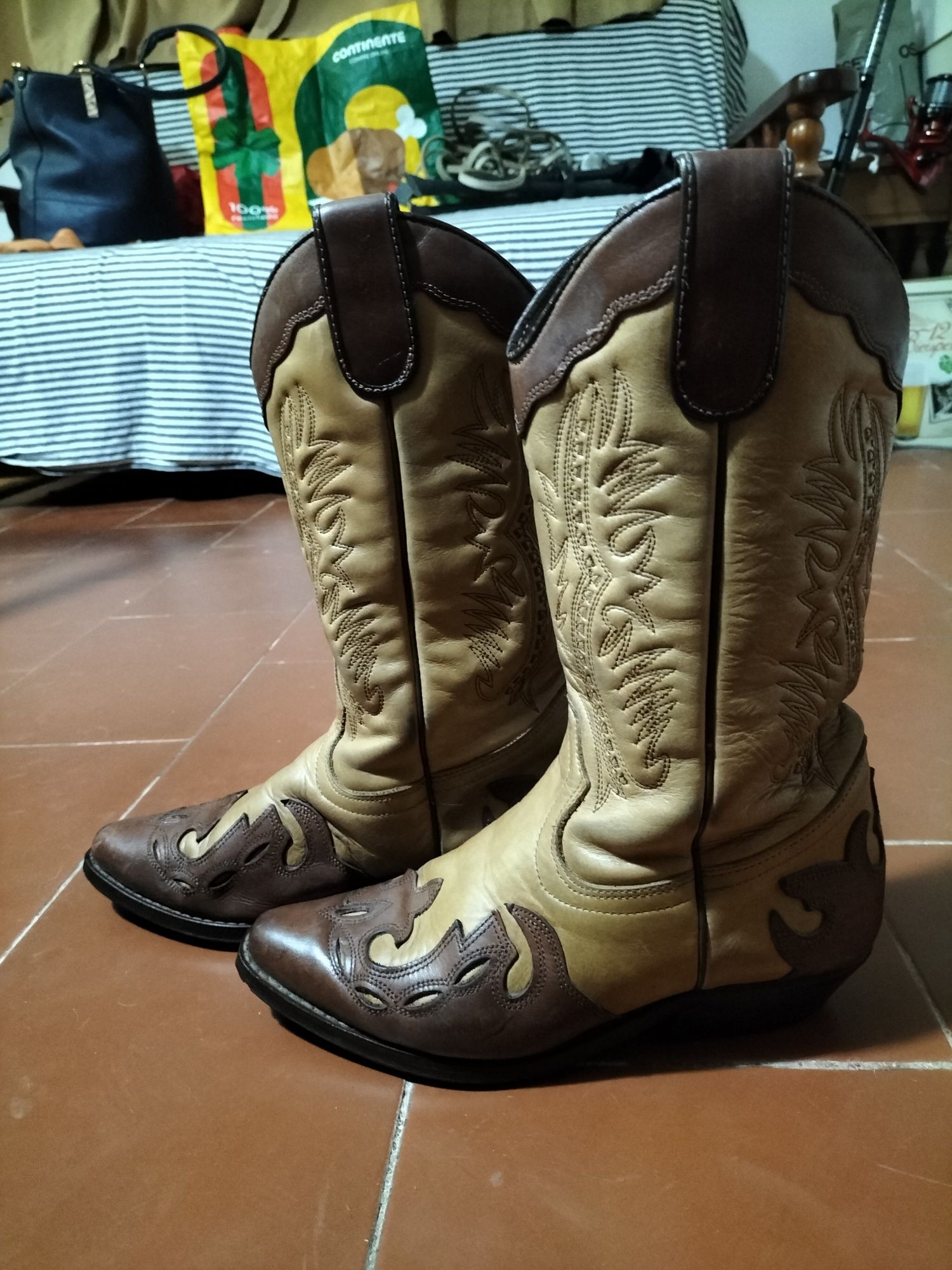 Botas estilo cowboy para mulher de Porto Leone.