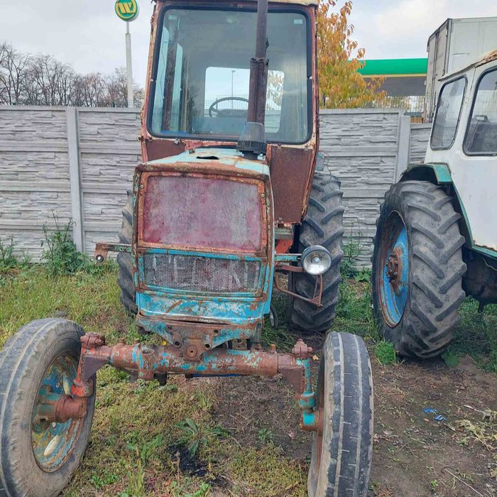 Трактор ЮМЗ 6 в робочему стані