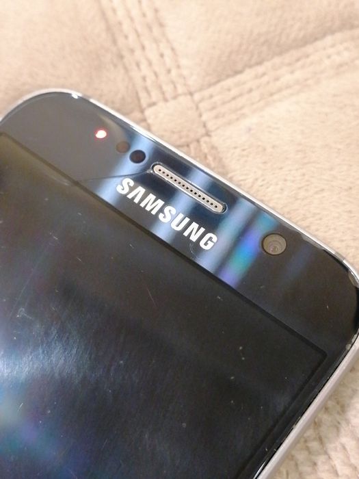 Смартфон Samsung Galaxy S6.