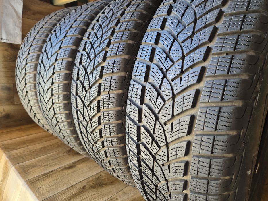 225/60/18 Good Year komplet Zima 7mm 2021r