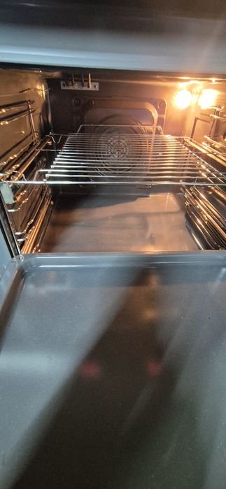 Духовка врізна AMIKA