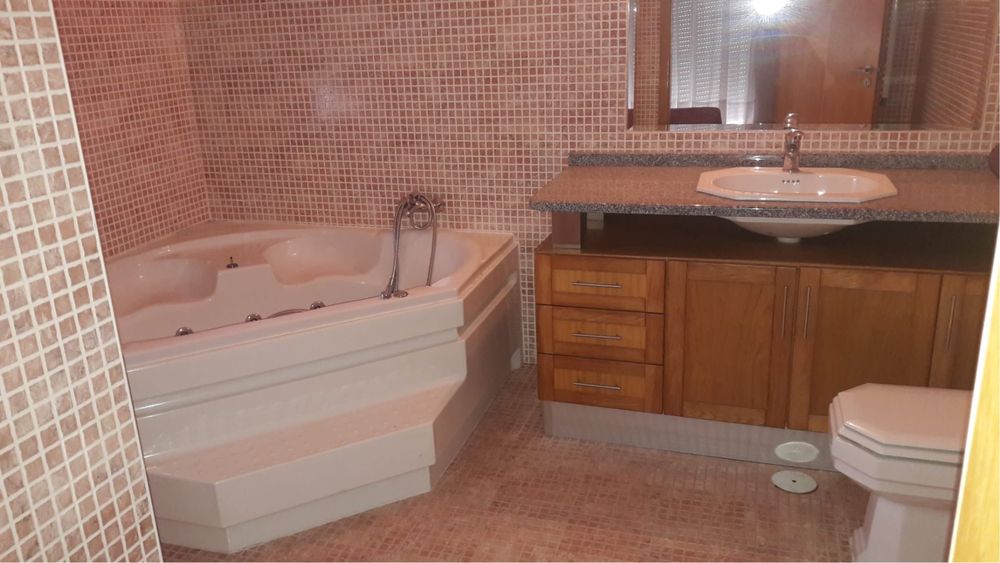 Casa T4 de 3 pisos