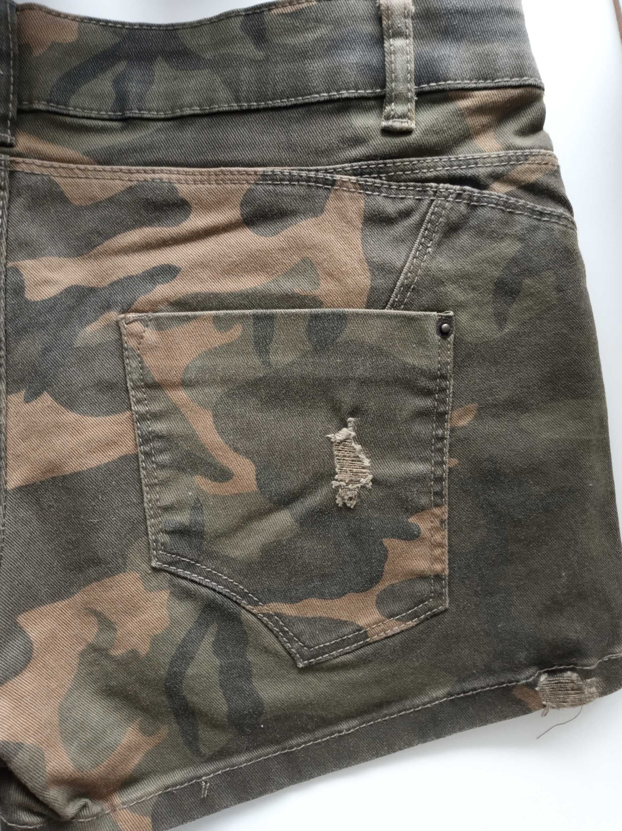 Krótkie spodenki damskie moro M 38 C&A przetarcia szorty