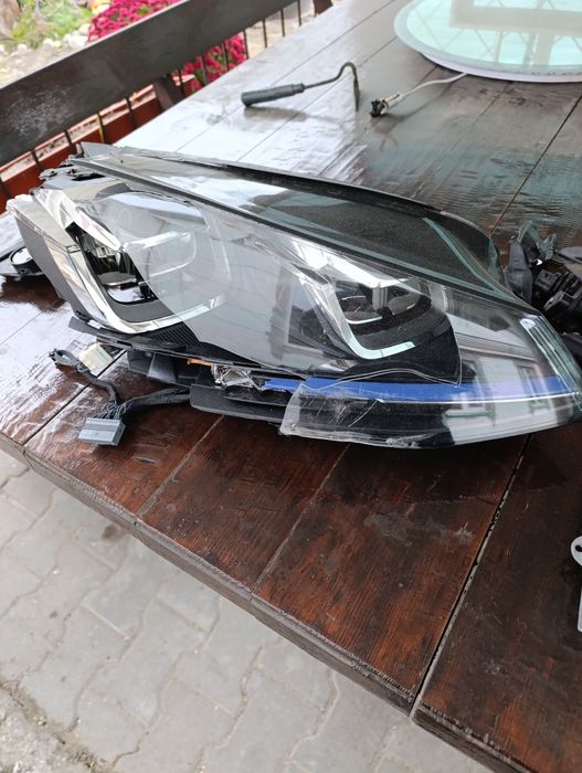 Передня права фара на Е-гольф 2016 США