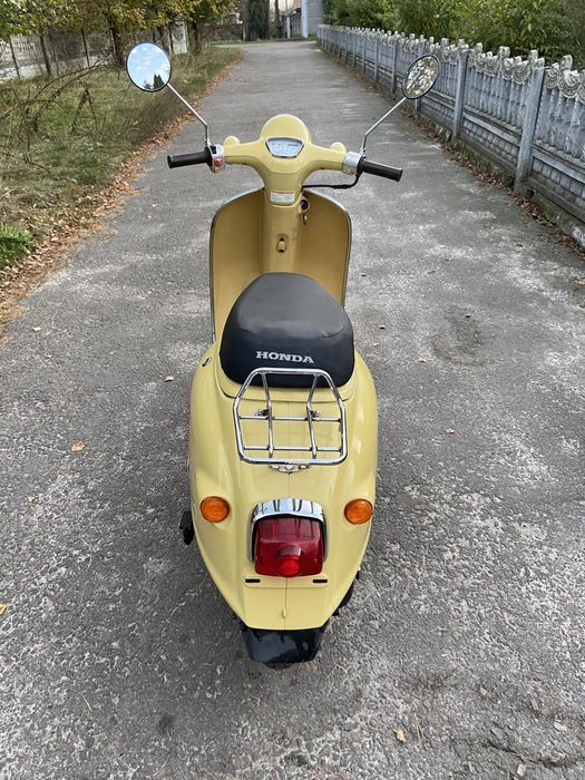 Скутер Honda giorno