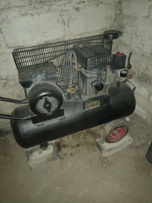 Продам компресор 50л