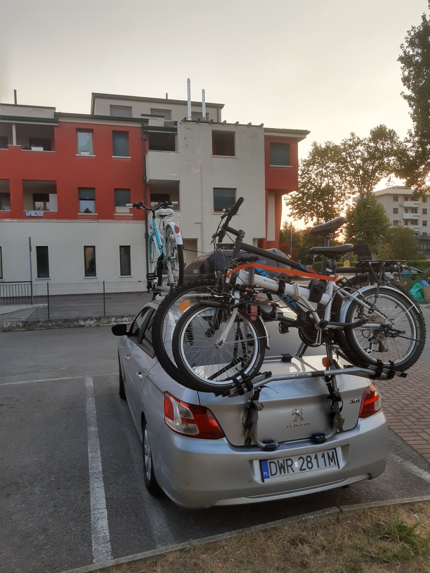 Bagażnik rowerowy na tylną klapę Peugeot 301, Citroen C-elysee. Sedan