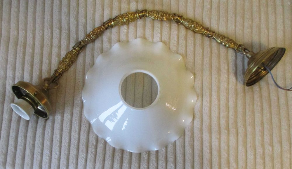 Przedwojenny lampion, zwis, mały żyrandol na tzw. łuskach.