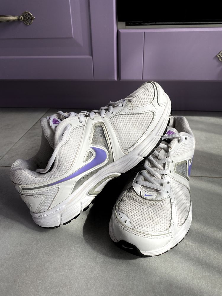 Кроссовки Nike  Dart 9 женские 37 размер оригинал