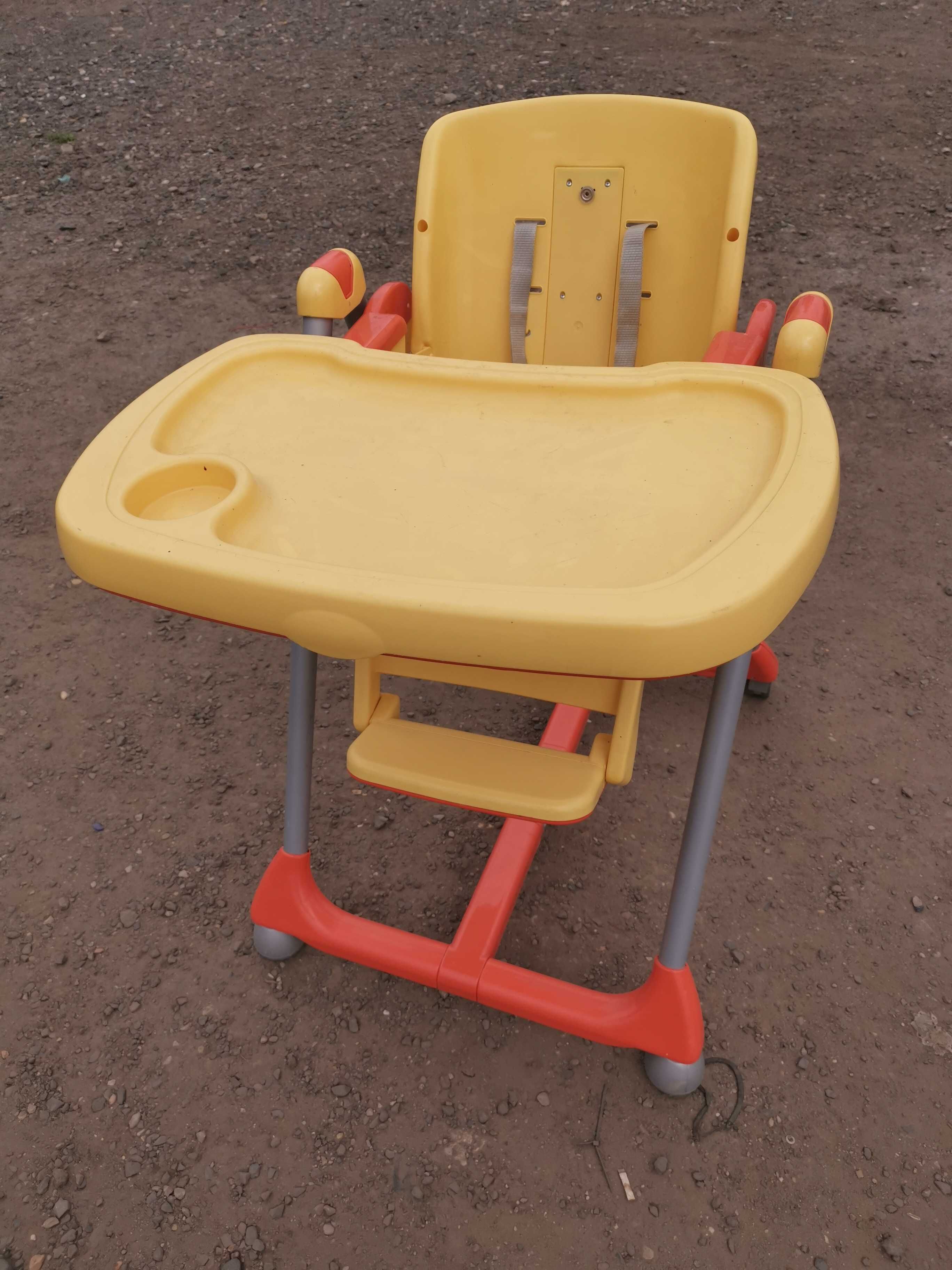 Krzesełka do karmienia dziecka regulowane i składane.