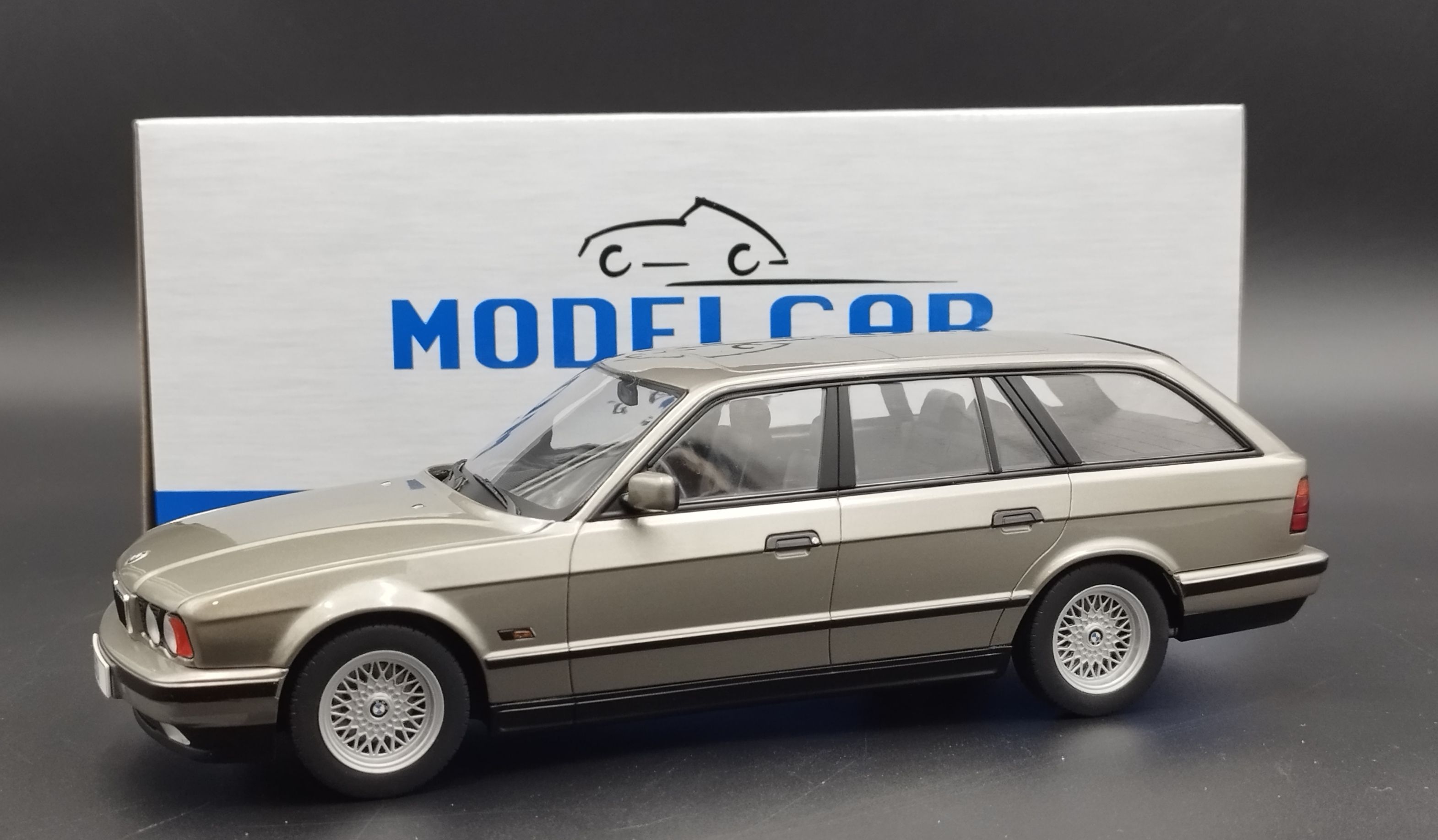 1:18 MCG 1991 BMW 540 E34 Touring  Model nowy