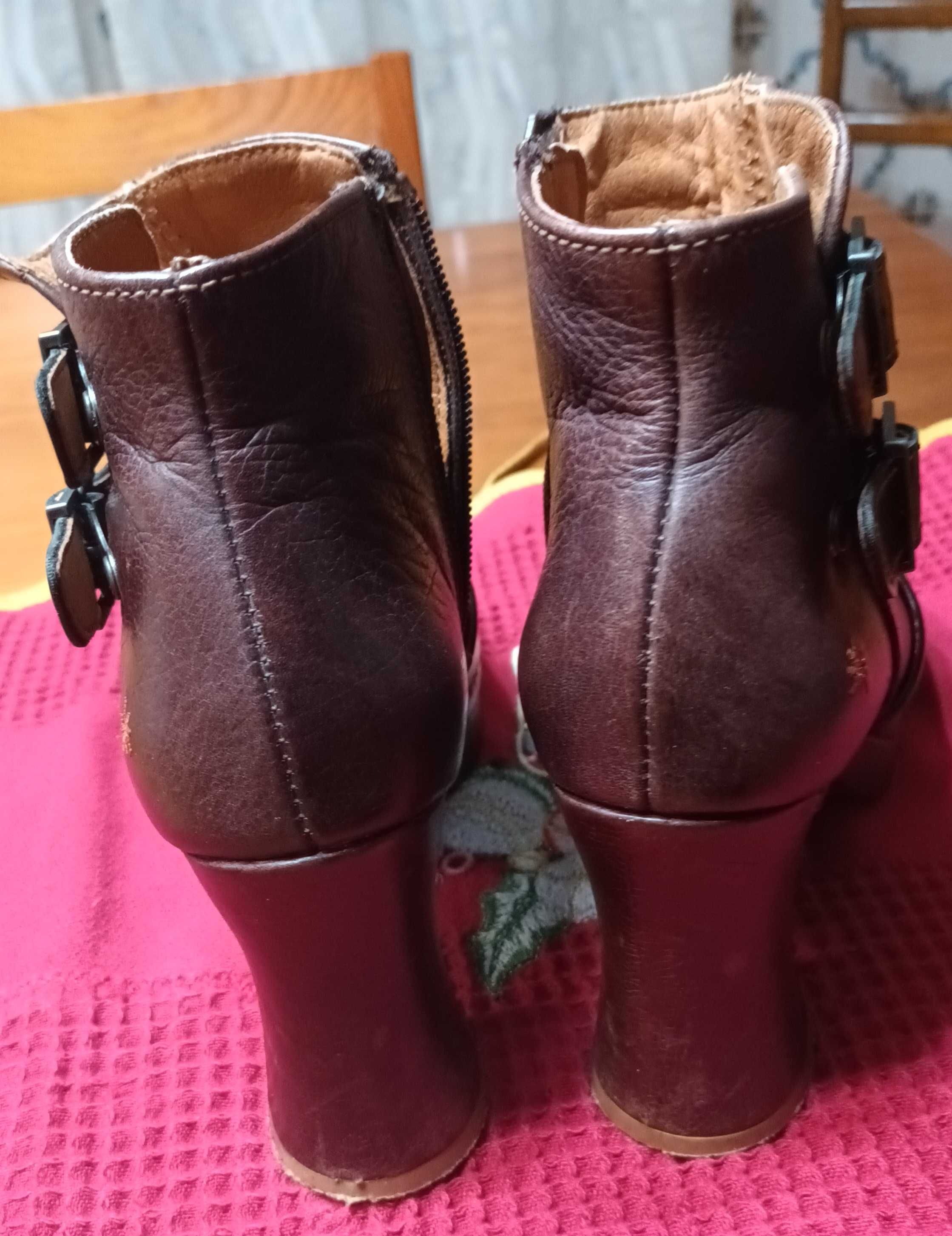 Botins castanhos - Art