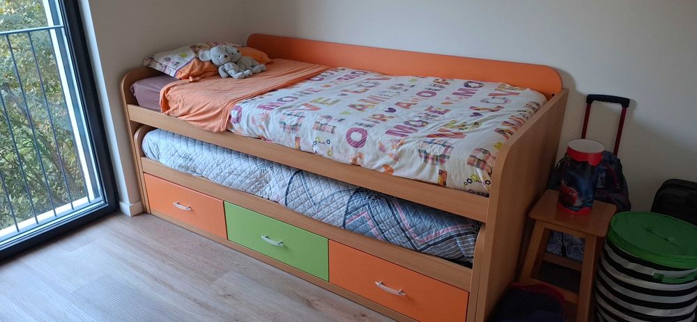 Cama dupla juvenil com arrumacao