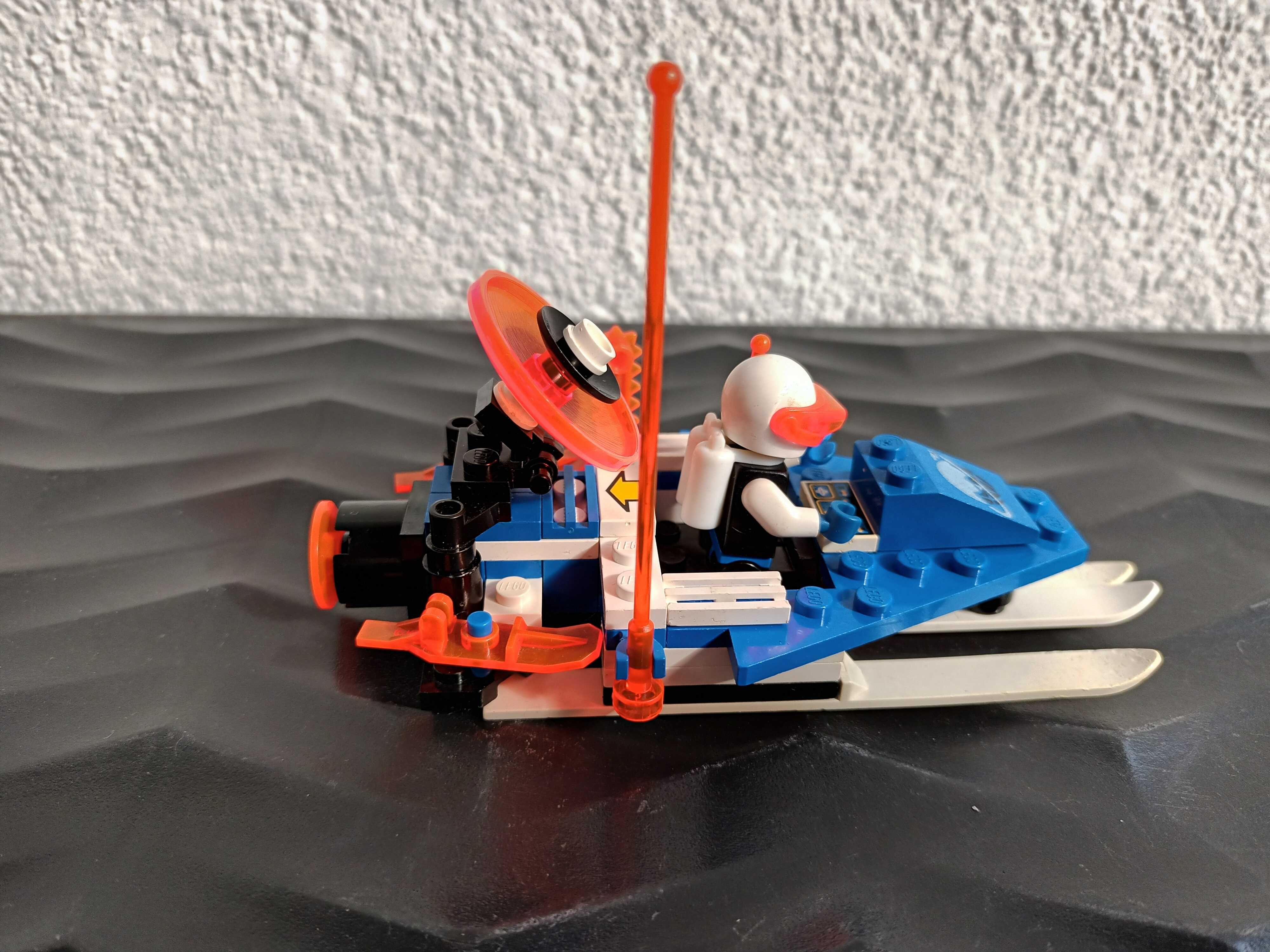 Klocki LEGO Space 6834 - Lodowa Planeta - szybowiec z płozami