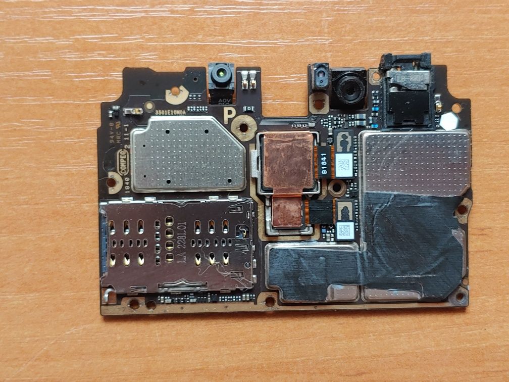 Продам рабочую материнскую плату для смартфона Poco f1(Pocophone)