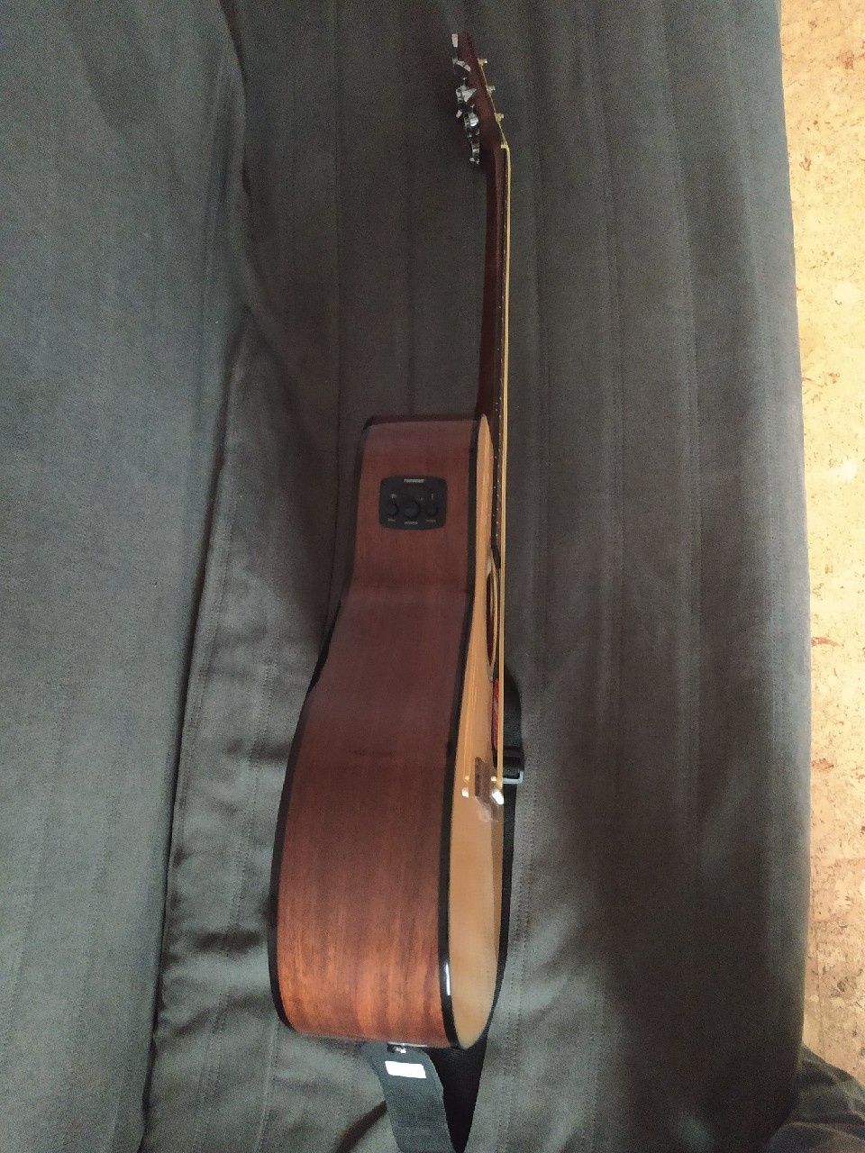 Gitara Elektroakustyczna Fender z paskiem i pokrowcem