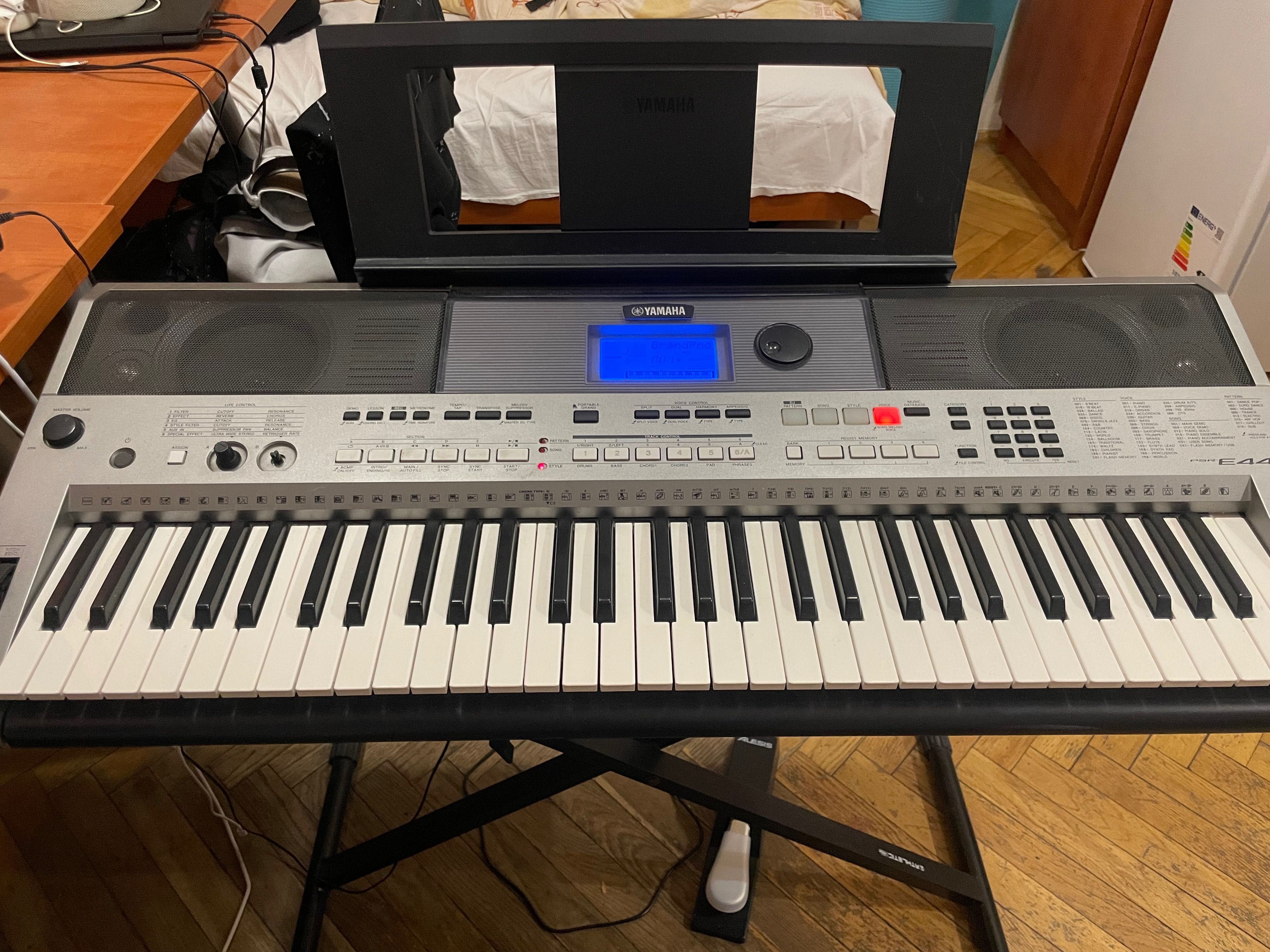 Yamaha PSR-E443 Keyboard