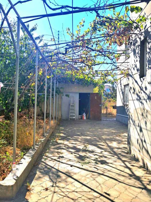 Капитальный 2х эт. кирпичный дом возле Черноморска