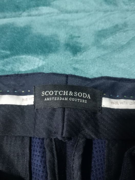 Calças azuis escuras